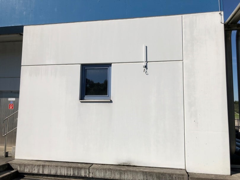 Antenna of the receiving unit installed on building