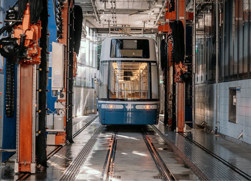 Трамваї Цюріха миються системою на базі Mitsubishi Electric